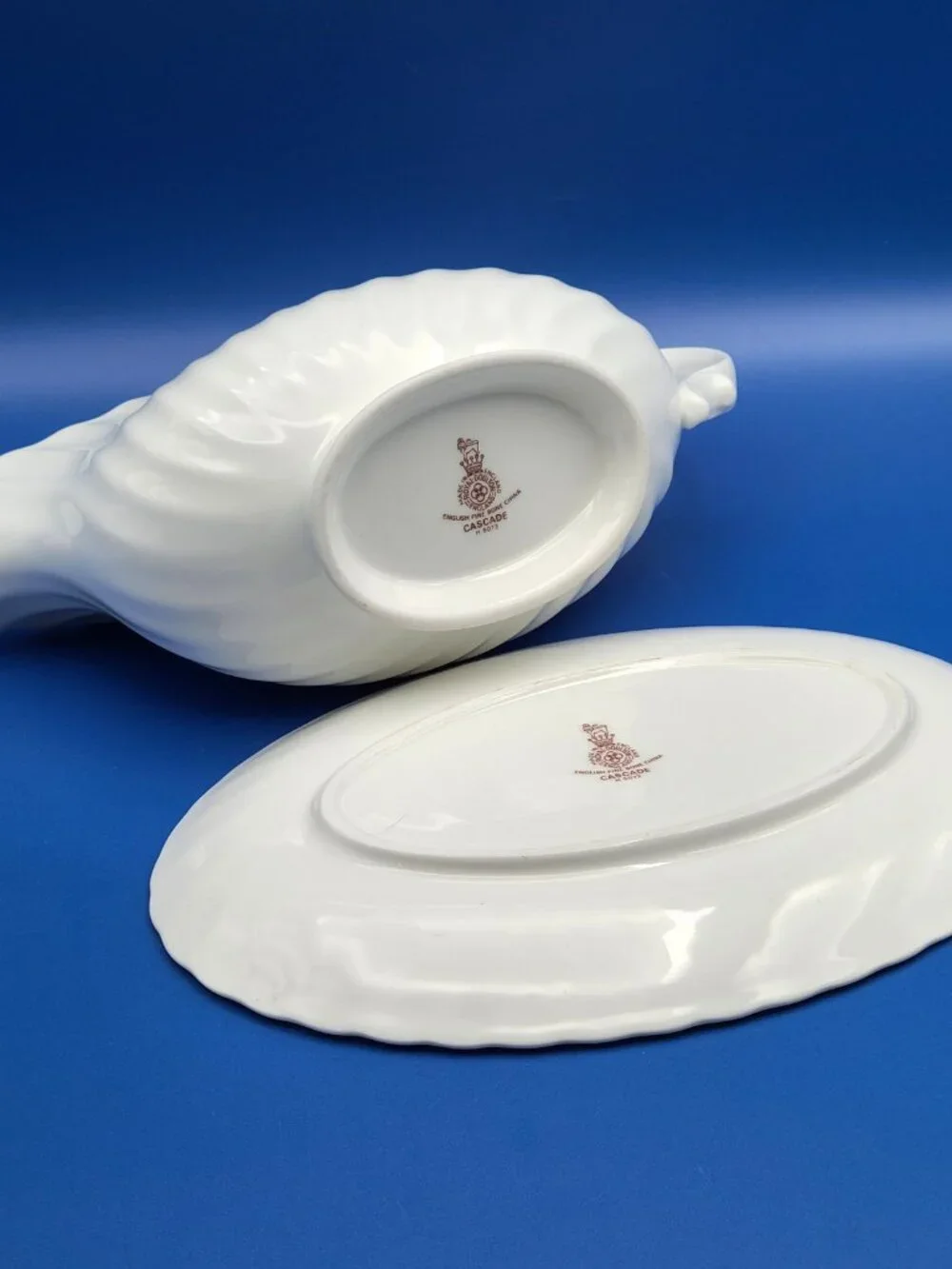 Royal Doulton Vintage Gravy Boat with Underplate Cascade H5073 White